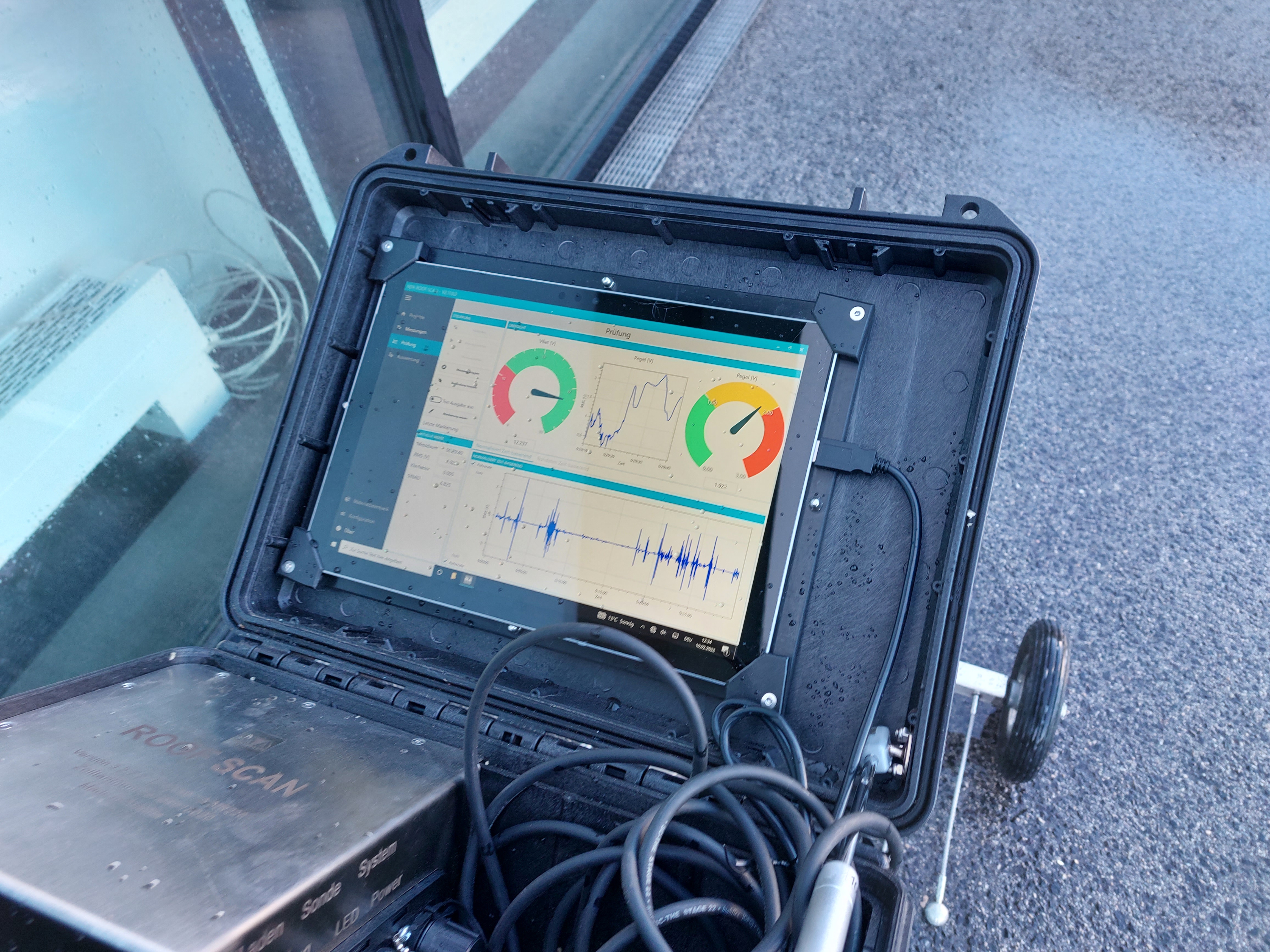 ELD equipment — MTA RoofScan leak detection displaying live leak detection data